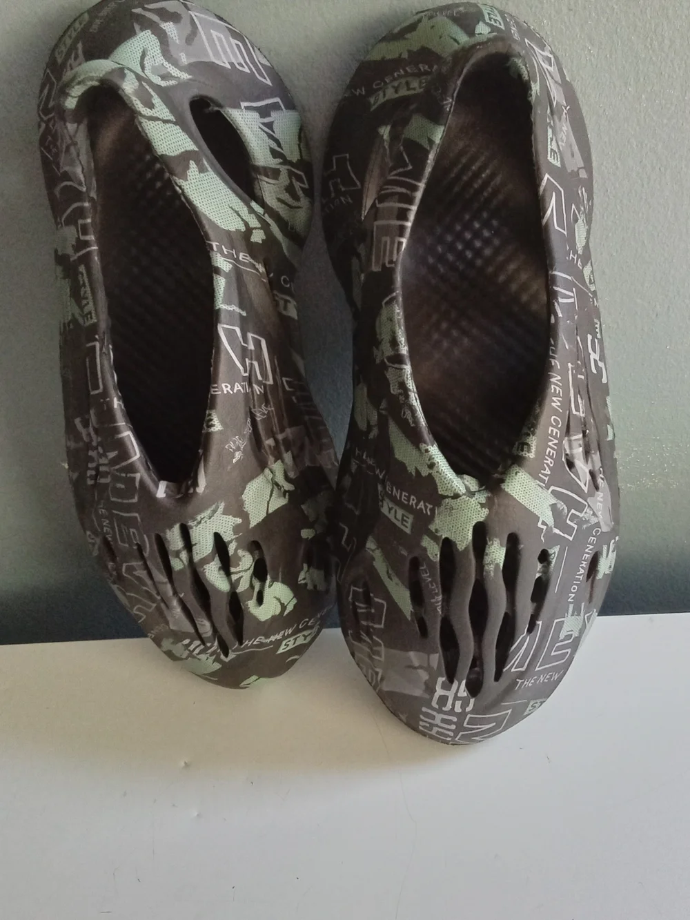 Graphic Print Foam Runner Clogs Dark Grey Sage Green Slip On Shoes